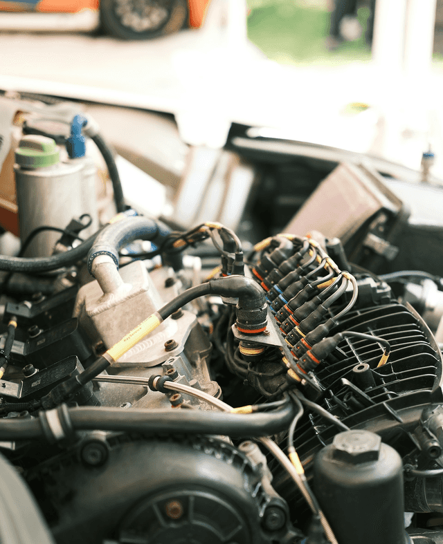 Expertise mécanique Garage Bourgeois - Moteur en réparation par nos mécaniciens certifiés